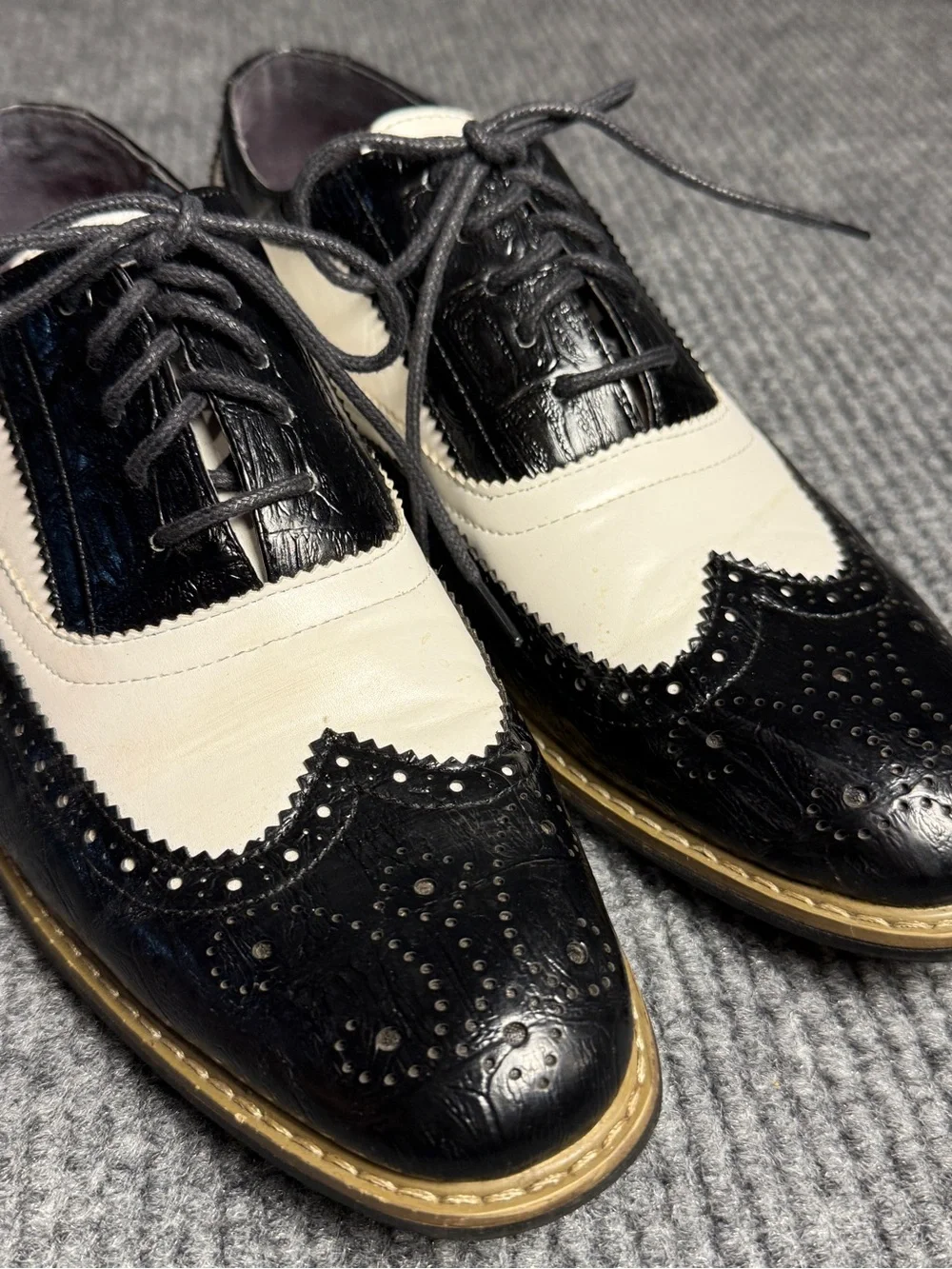 Bruno Homme Made in Italy Classic Two-Tone Black and White Men's Wingtip Oxfords